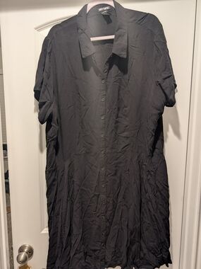 Hot Topic Black Short-Sleeve Button-Front Dress